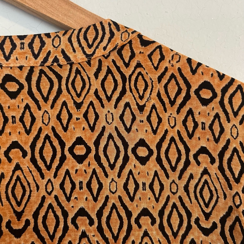 Geometric Print Blouse - Picture 4 of 4